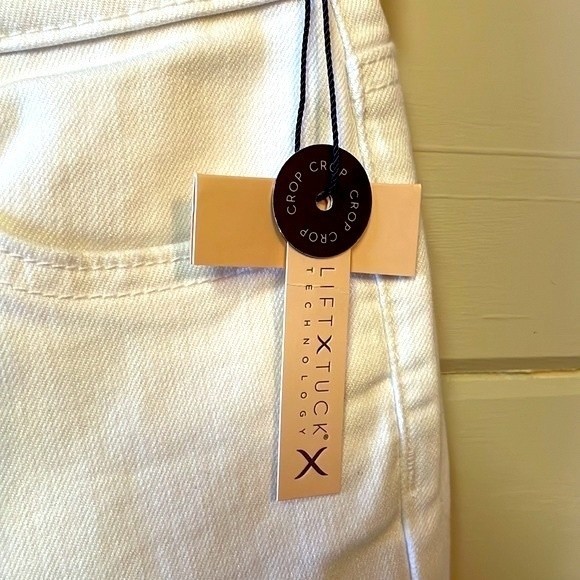 NYDJ Cropped Marilyn Straight Jeans Size 00P. - Picture 9 of 11